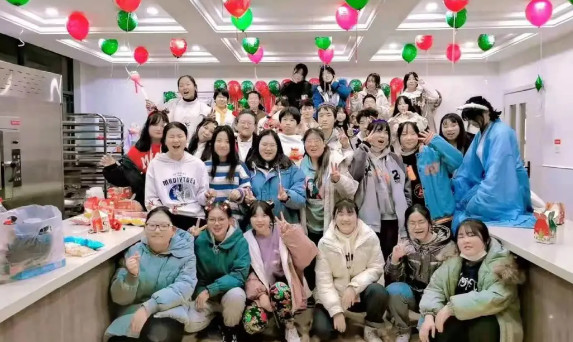 温馨,新纪元,举办,2020,圣诞,主题,班会,Jingle